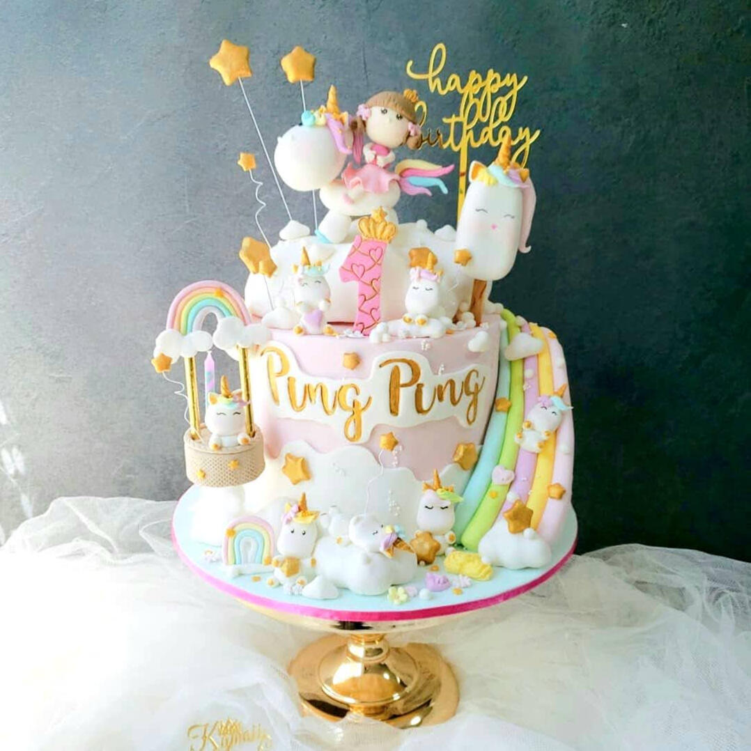miam cake | Wedding cakes with flowers, Vintage wedding cake decorations,  White wedding cakes